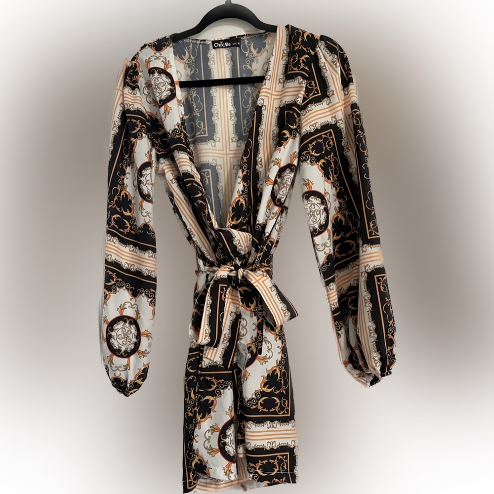 Chic Me. Romper with tie waist. Size M.